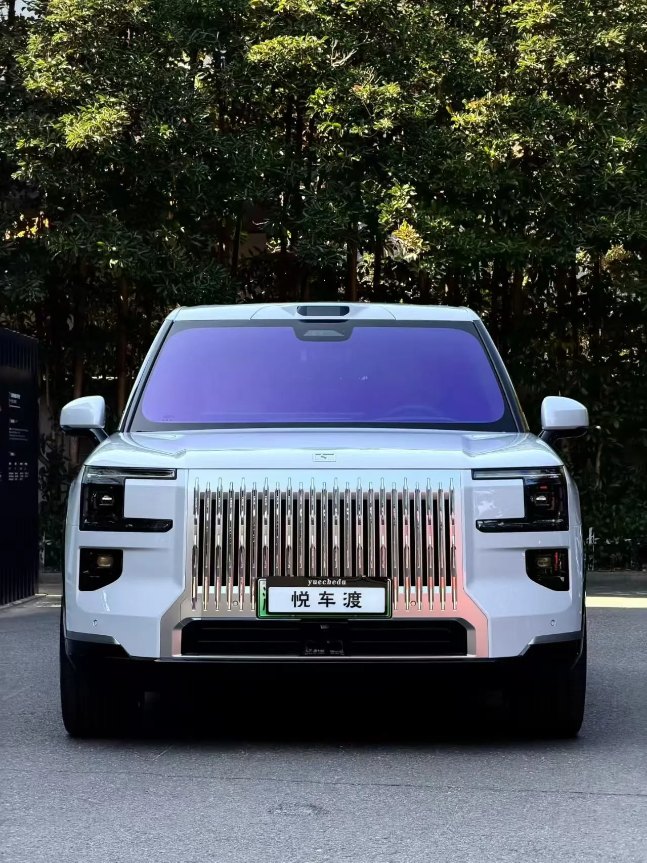 上海极氪极氪9X极氪9X冰川银施工实拍图片2,悦车渡专业汽车改装升级,官方质保正品溯源