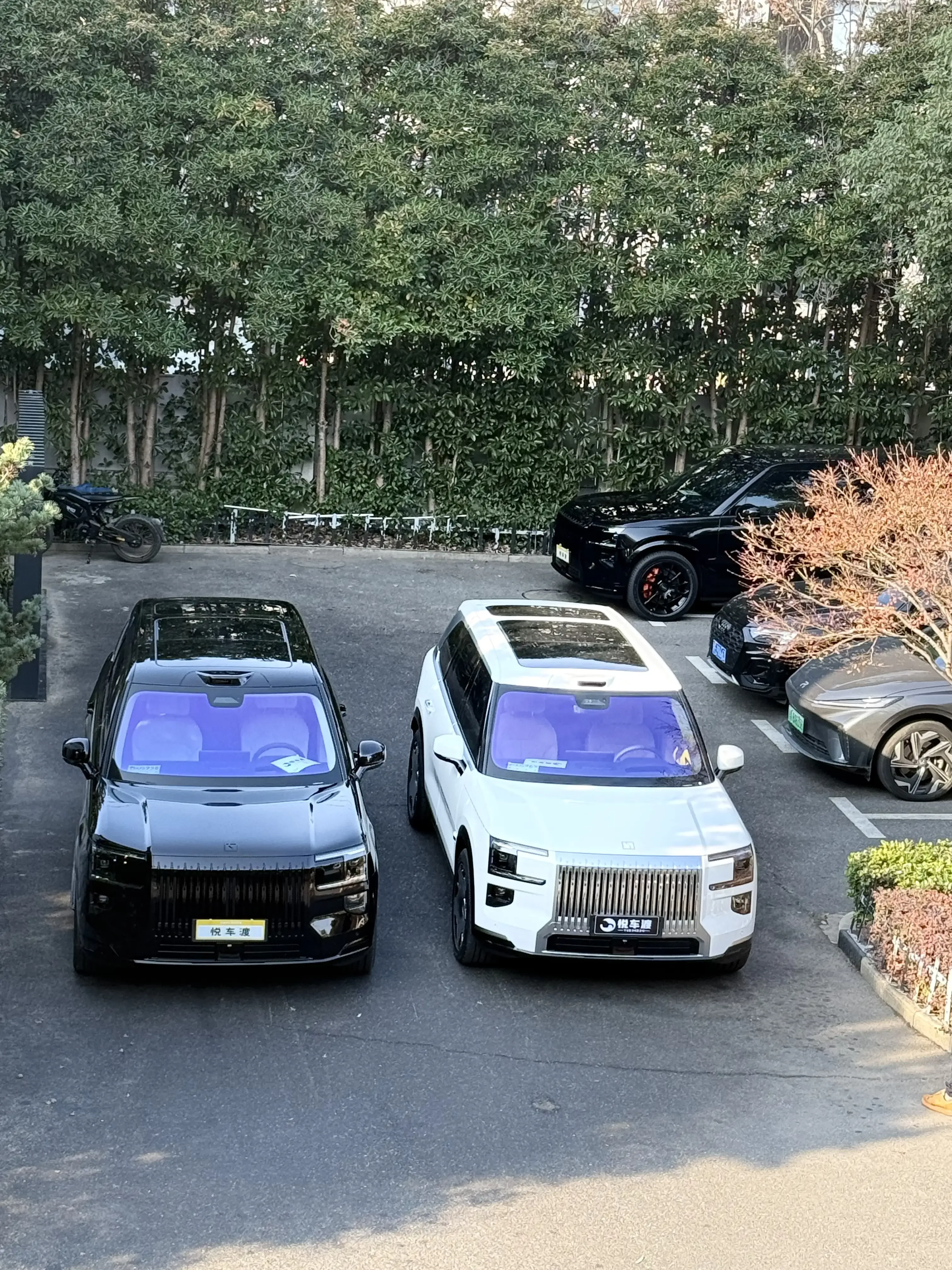 上海极氪极氪9X黑白极氪9X升级效果对比施工实拍图片1，悦车渡专业汽车改装升级，官方质保正品溯源