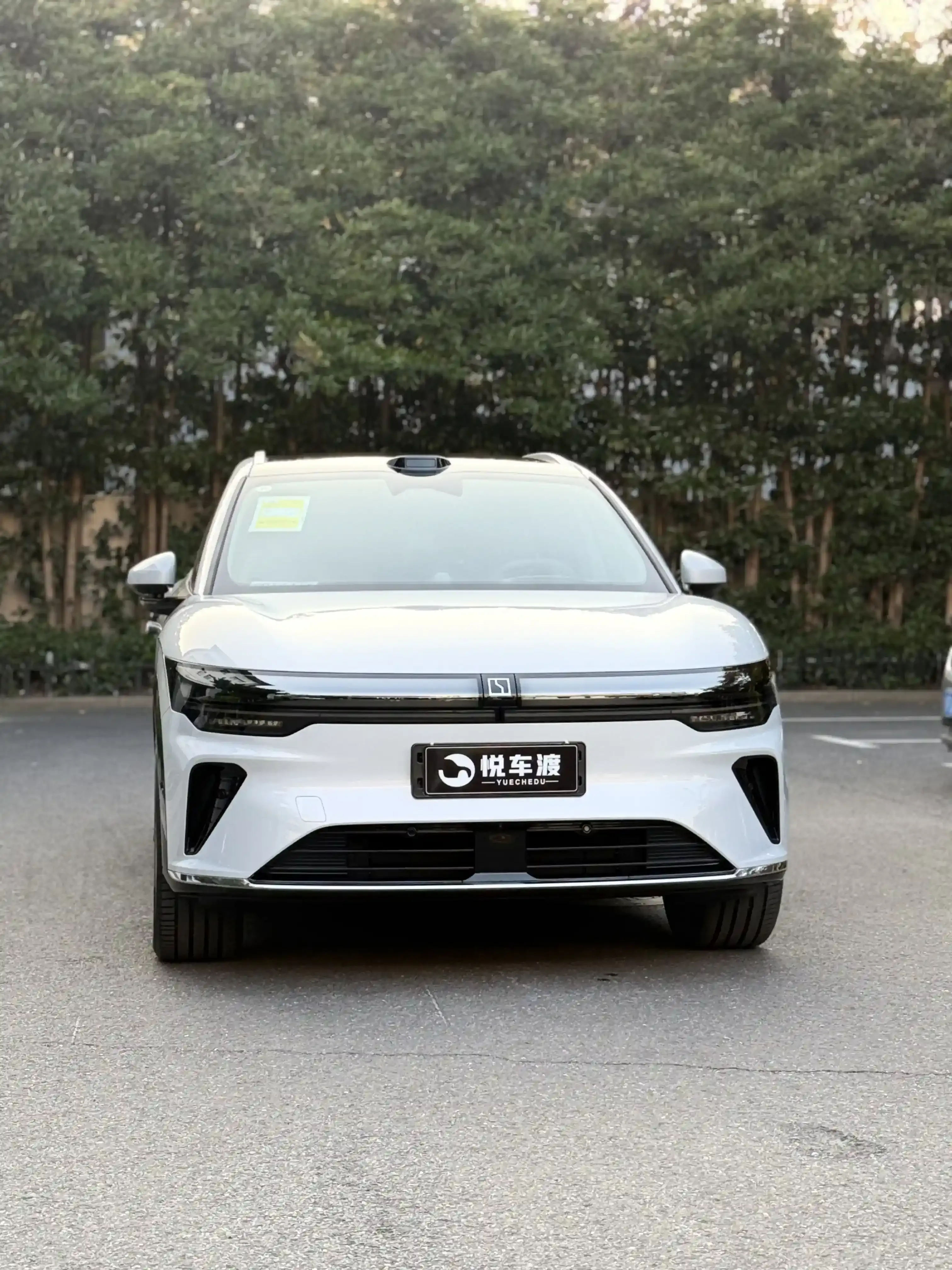 上海极氪极氪7X极氪7X冰川银车衣玻璃膜升级施工实拍图片3,悦车渡专业汽车改装升级,官方质保正品溯源