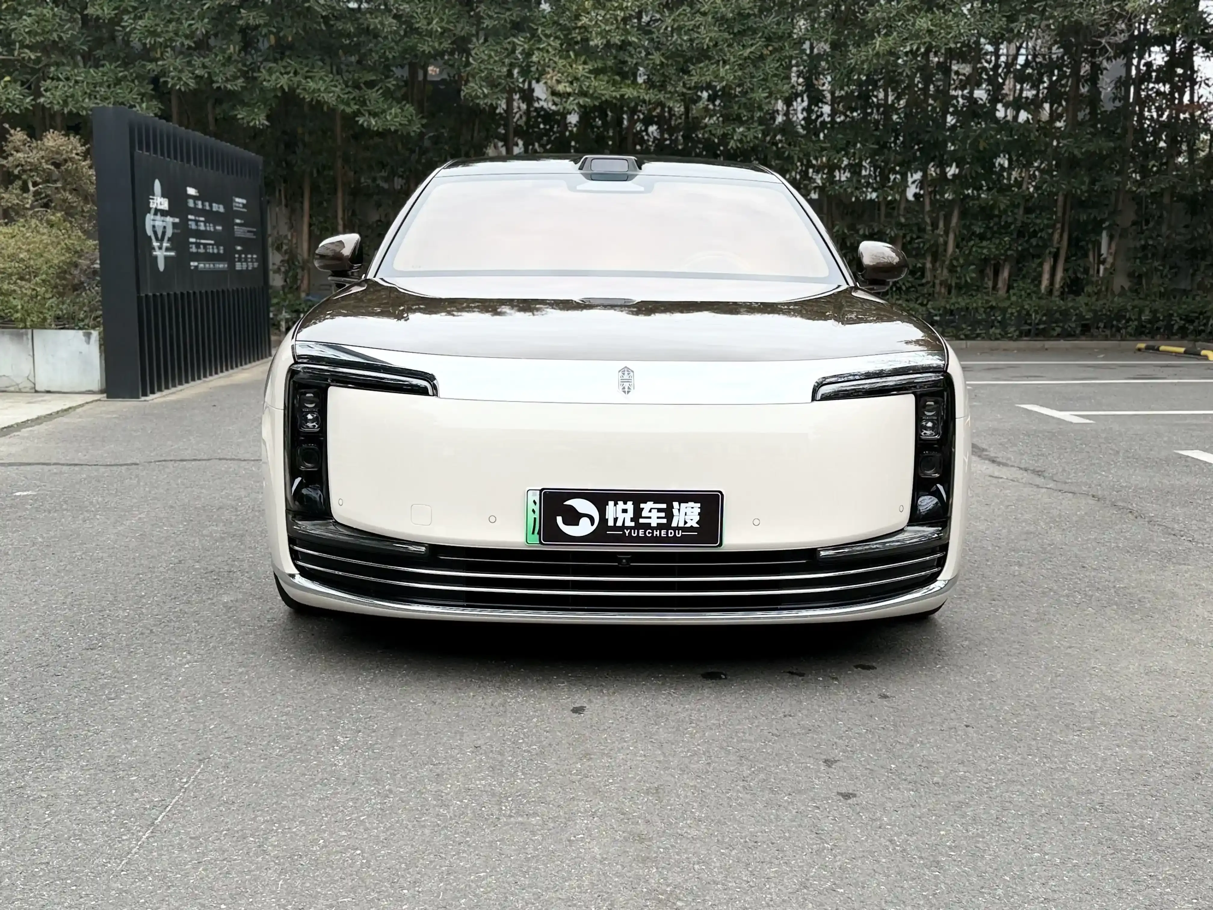上海尊界S800尊界S800隐形车衣玻璃膜升级施工实拍图片1,悦车渡专业汽车改装升级,官方质保正品溯源