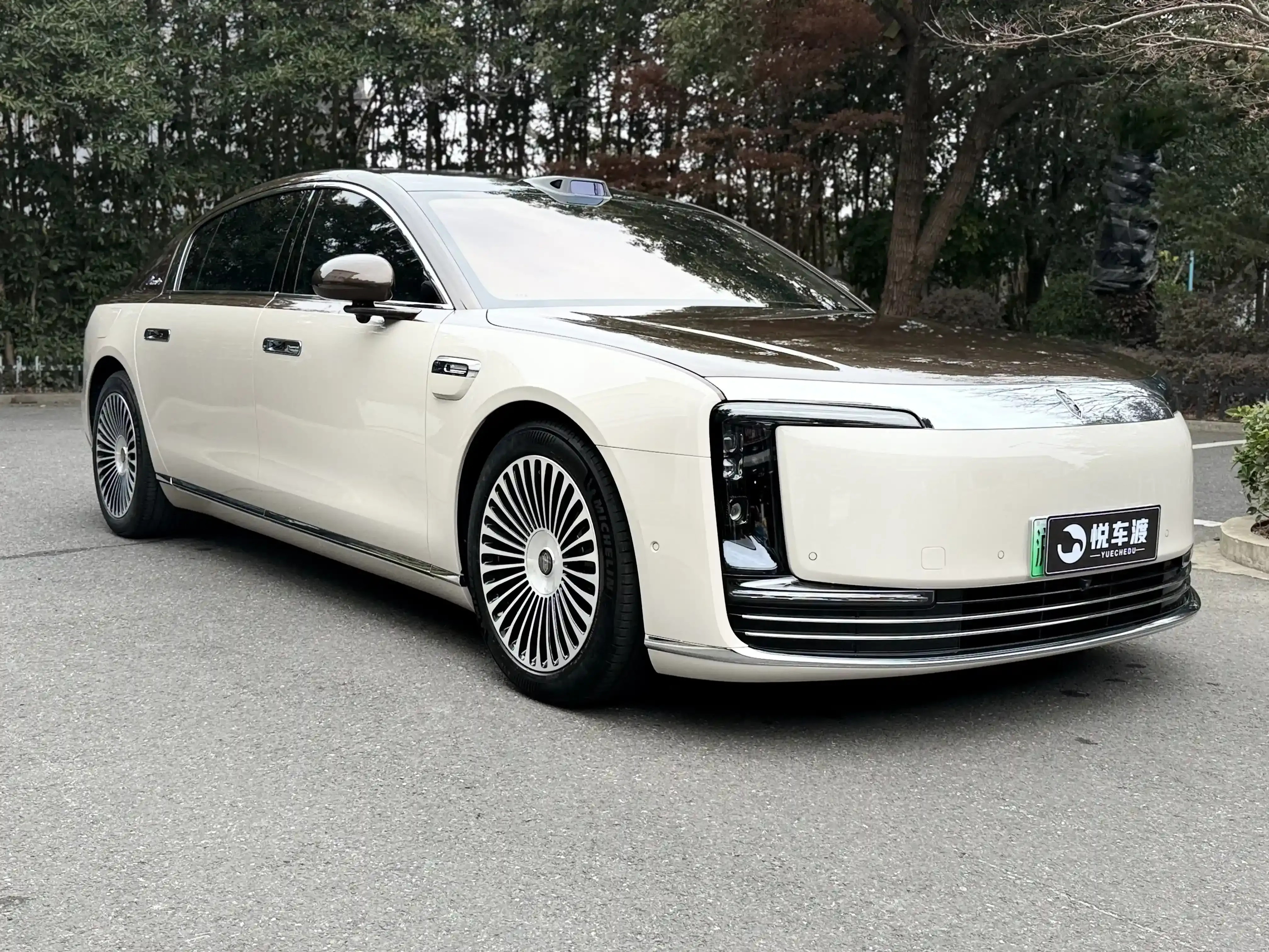 上海尊界S800尊界S800隐形车衣玻璃膜升级施工实拍图片4,悦车渡专业汽车改装升级,官方质保正品溯源