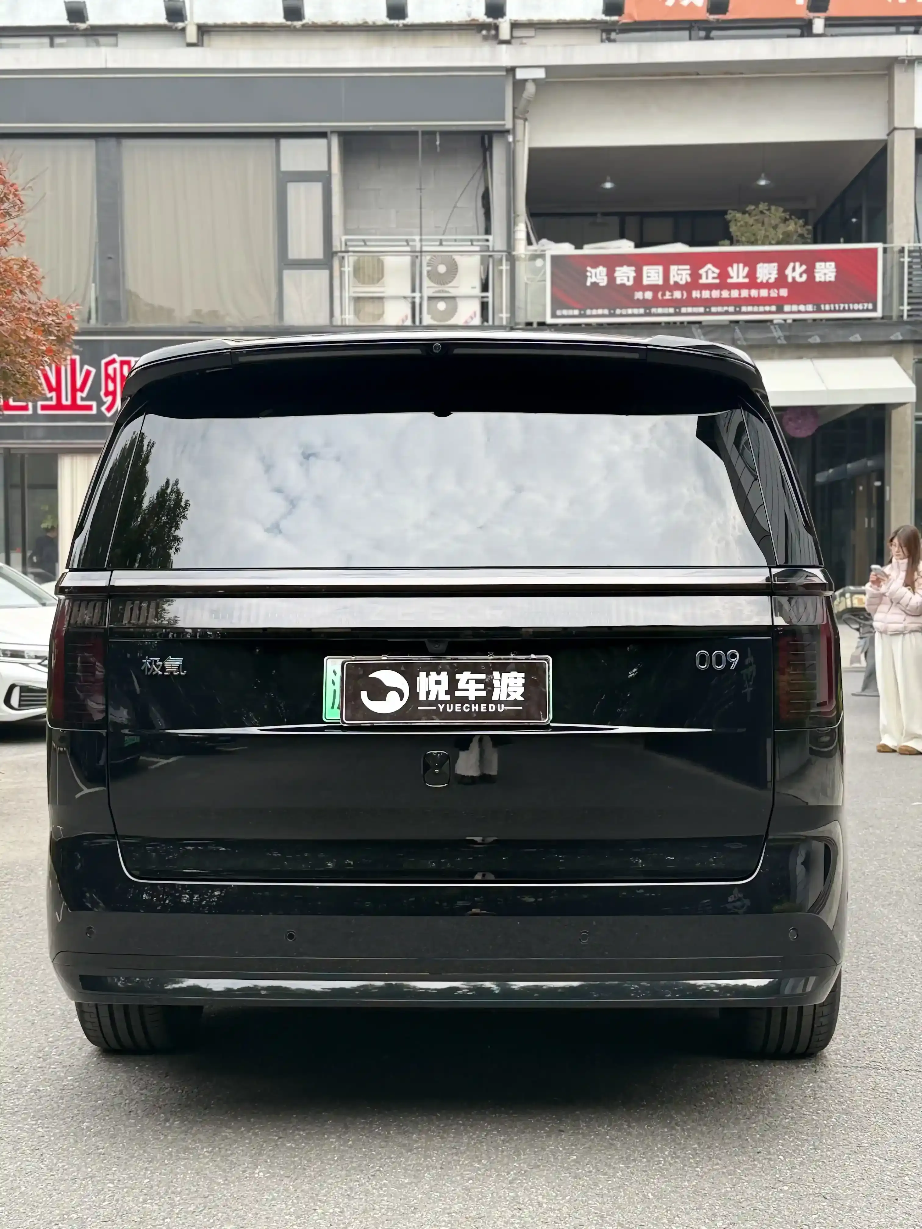 上海极氪极氪009极氪009黑武士升级施工实拍图片4,悦车渡专业汽车改装升级,官方质保正品溯源