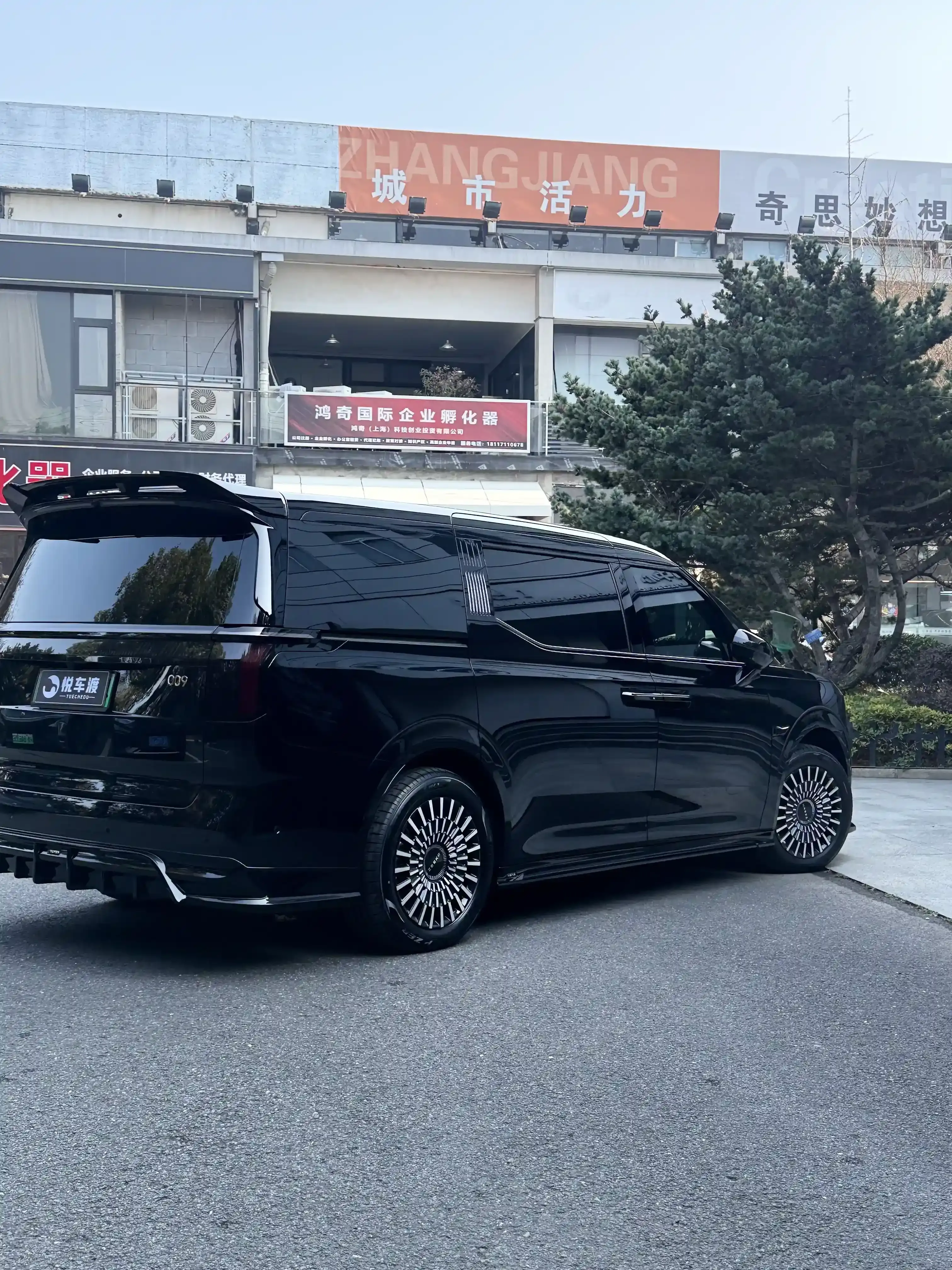 上海极氪极氪009极氪009黑武士升级施工实拍图片6,悦车渡专业汽车改装升级,官方质保正品溯源