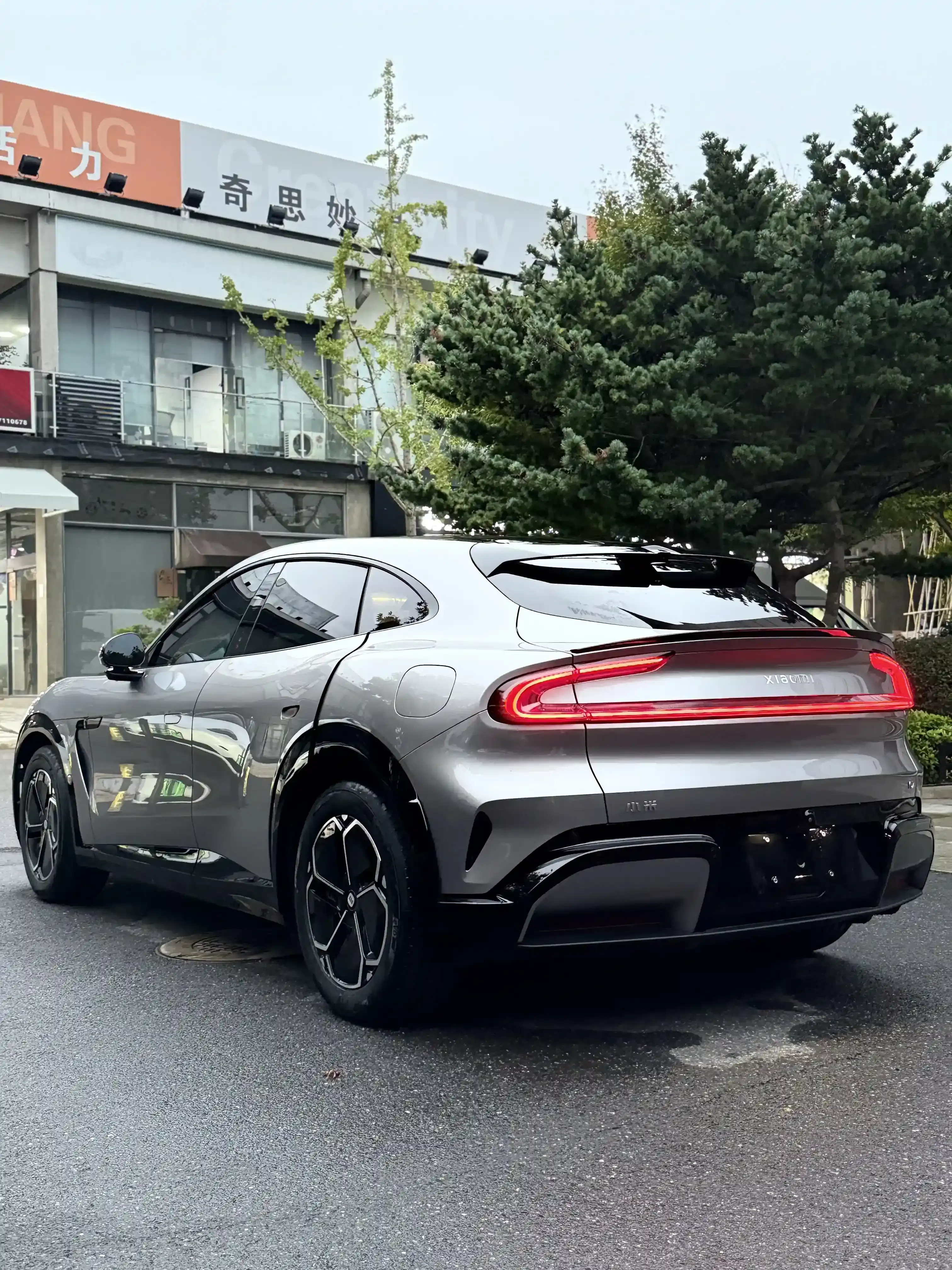 上海小米汽车YU7银色小米YU7车衣+玻璃膜+360软包三件套升级施工实拍图片6，悦车渡专业汽车改装升级，官方质保正品溯源
