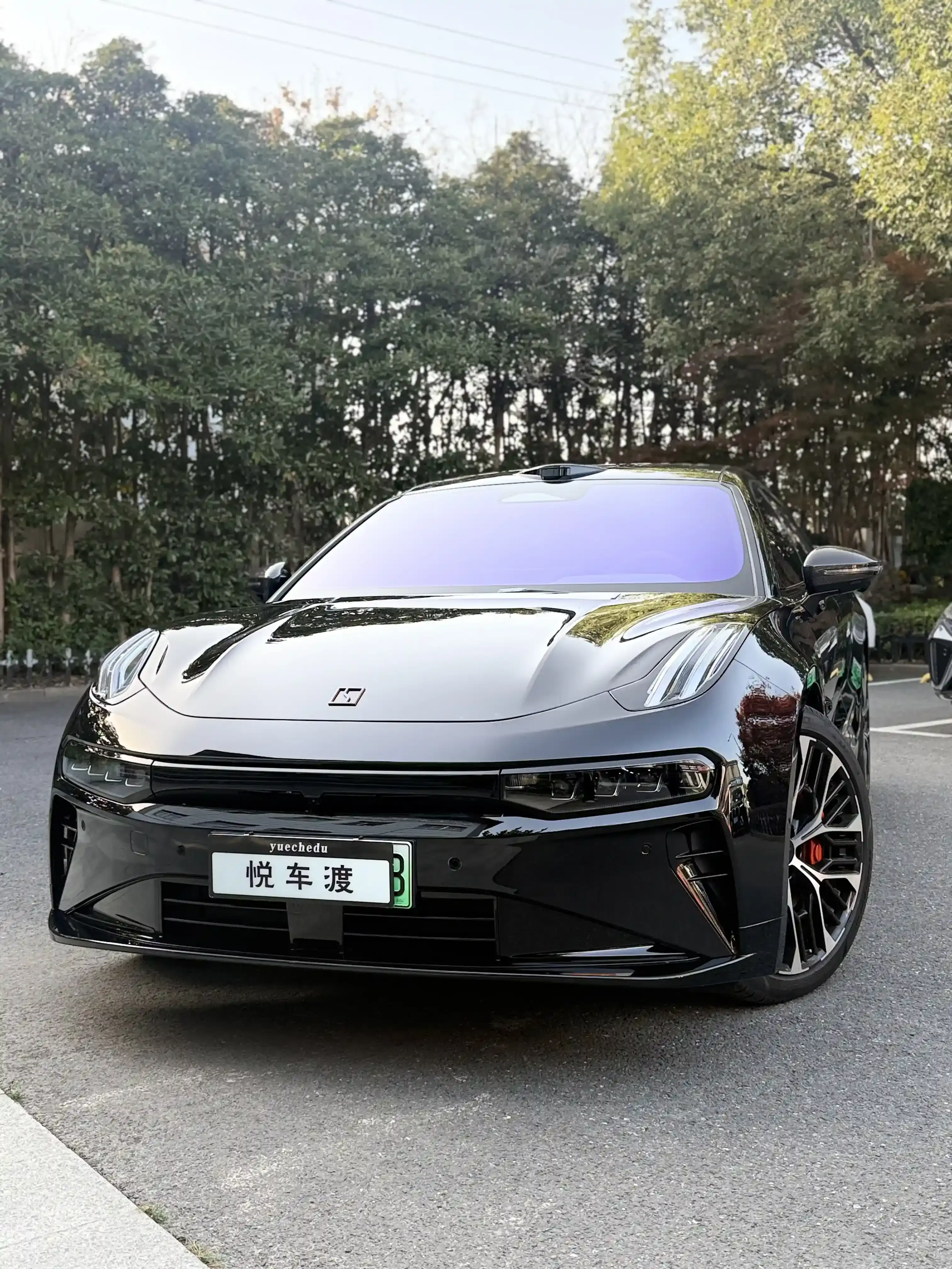 上海极氪极氪001极氪001黑武士车衣+帝王紫玻璃膜+360软包升级施工实拍图片1,悦车渡专业汽车改装升级,官方质保正品溯源