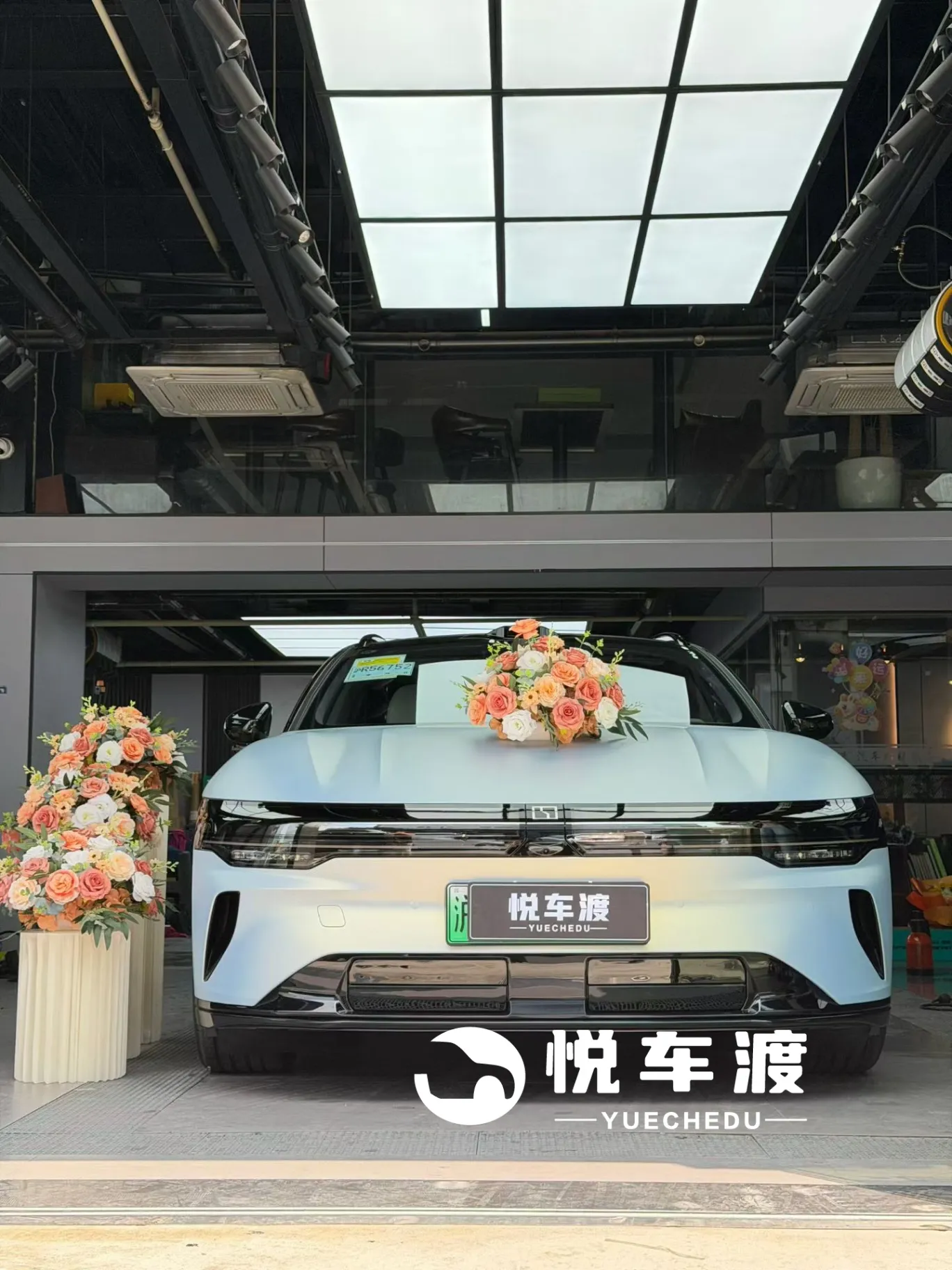 上海极氪极氪007GT极氪007GT改色:远峰蓝魅金,听着就很亮的感觉施工实拍图片9,悦车渡专业汽车改装升级,官方质保正品溯源
