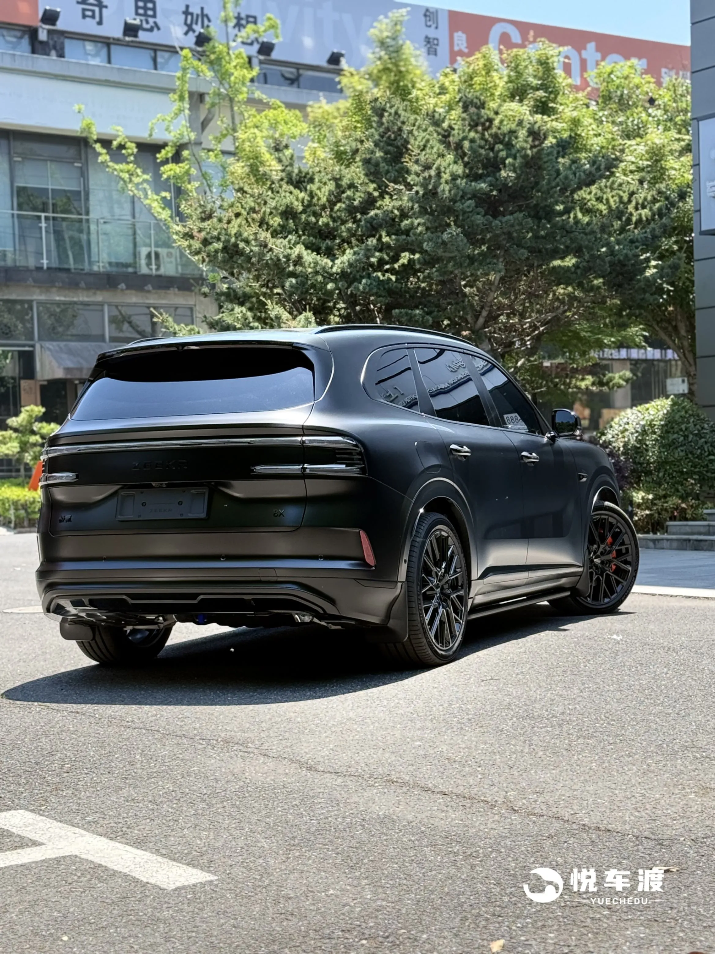 上海极氪极氪8X极氪8X哑光黄金三件套来啦施工实拍图片6,悦车渡专业汽车改装升级,官方质保正品溯源