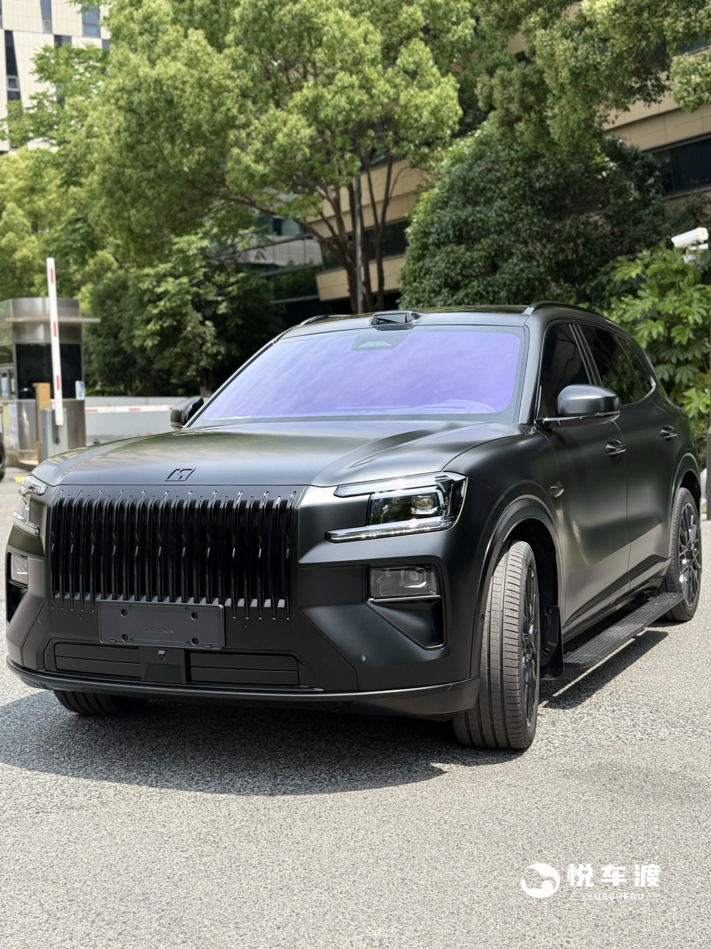 上海极氪极氪8X极氪8X哑光黄金三件套来啦施工实拍图片2,悦车渡专业汽车改装升级,官方质保正品溯源