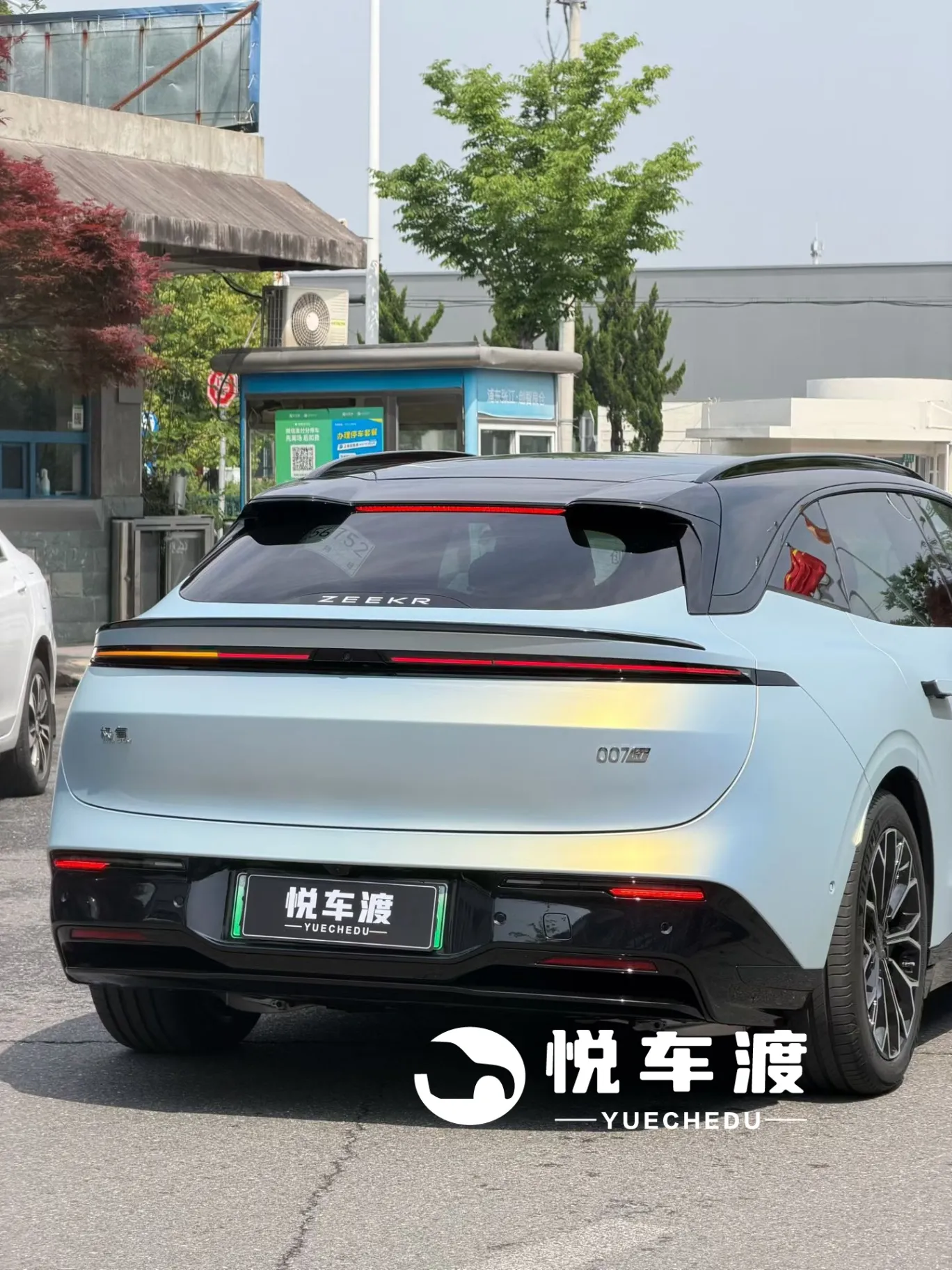 上海极氪极氪007GT极氪007GT改色:远峰蓝魅金,听着就很亮的感觉施工实拍图片7,悦车渡专业汽车改装升级,官方质保正品溯源